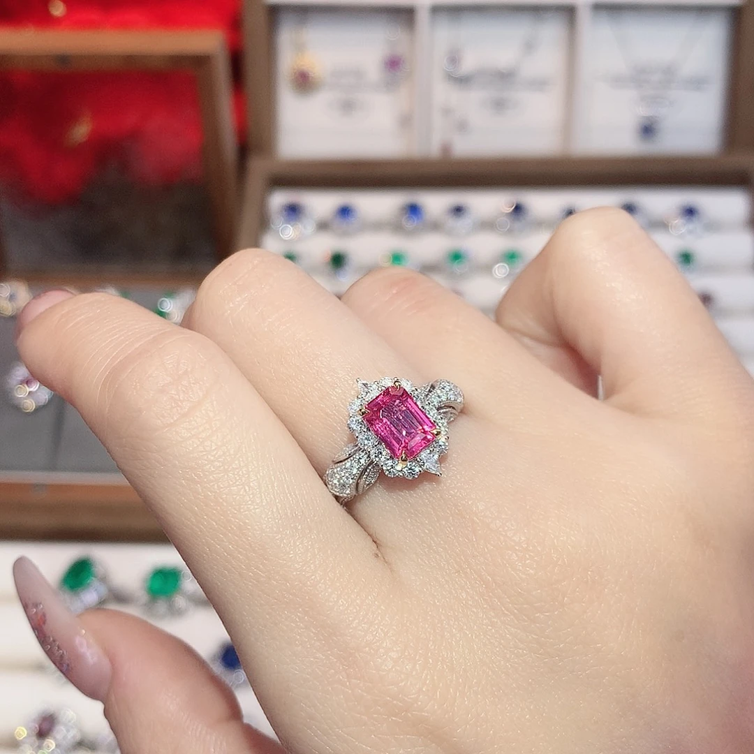 18K金镶嵌戒指尖晶石1.53ct/天然宝石/七天无理由