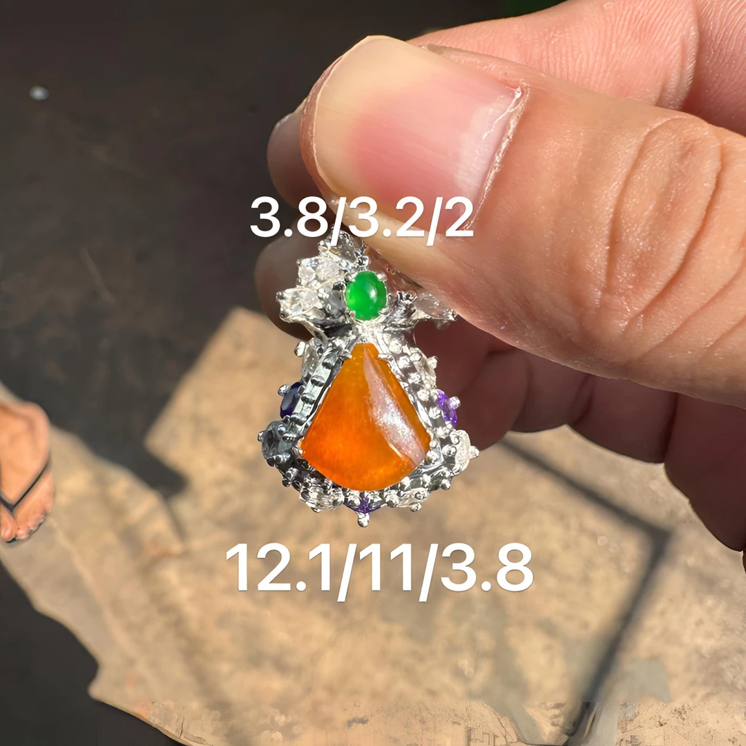 0206(小哪吒在源头)冰种翡翠焦糖黄翡无事牌饱满杠味荧光足M25