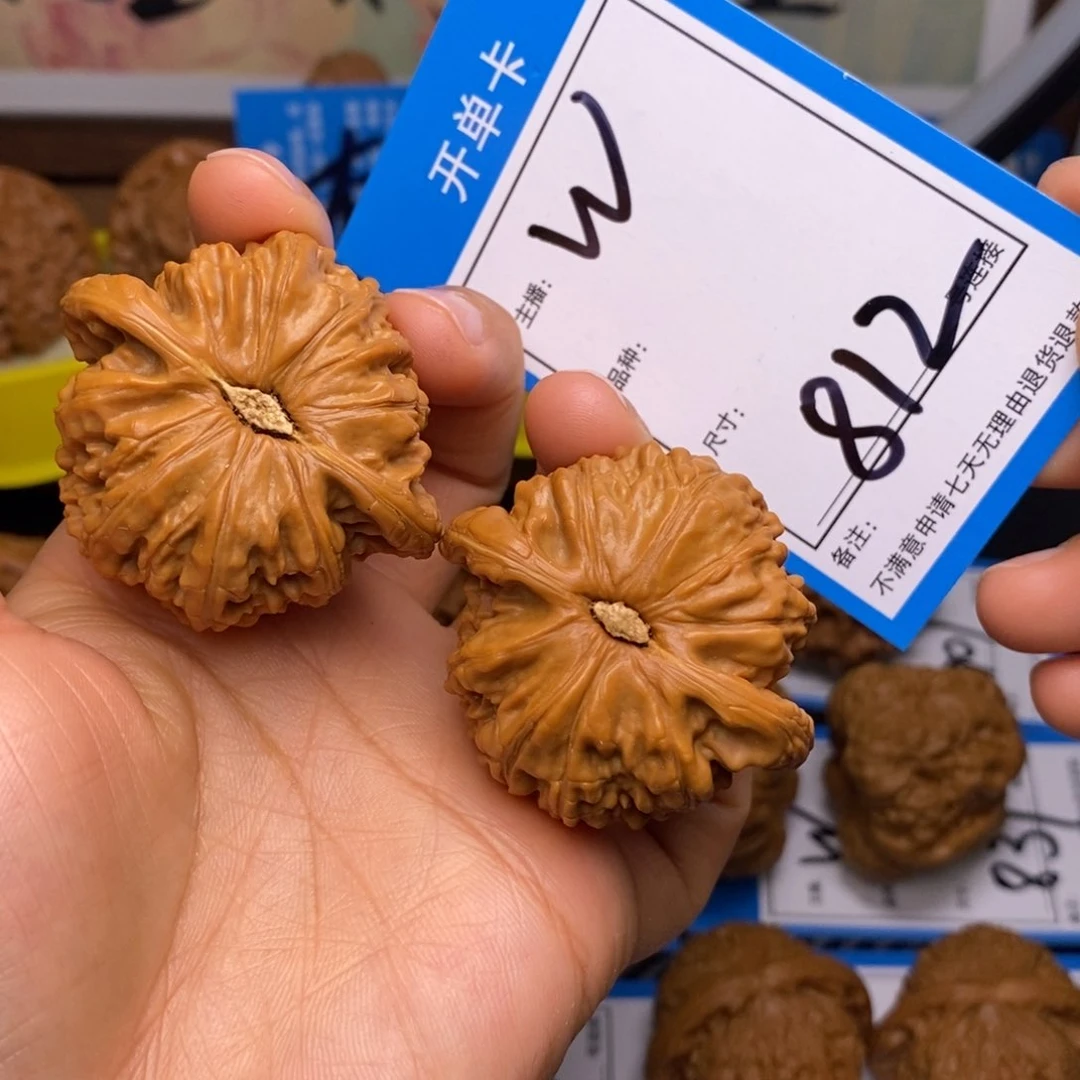 文玩核桃把件懵****我44球白812号