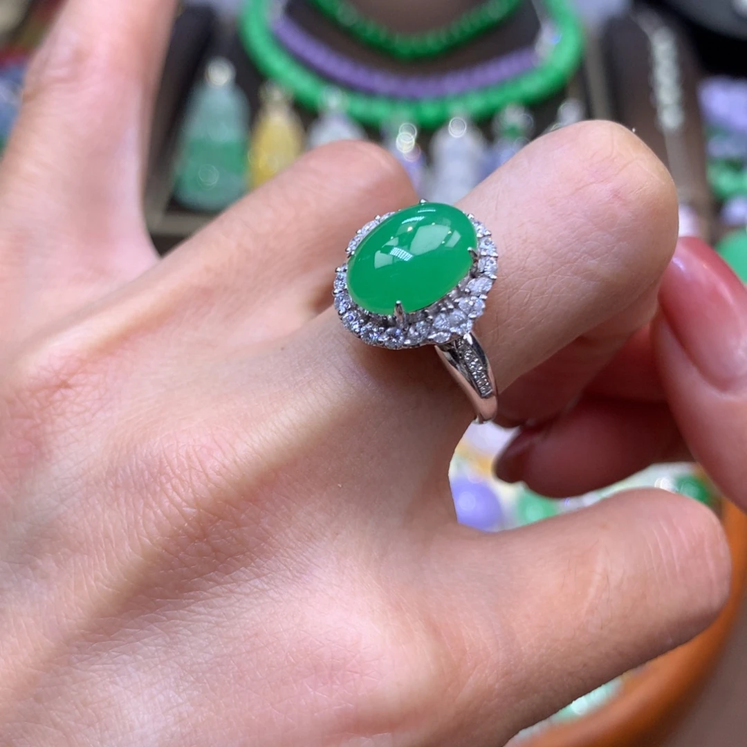 翡翠18K金镶嵌颈饰