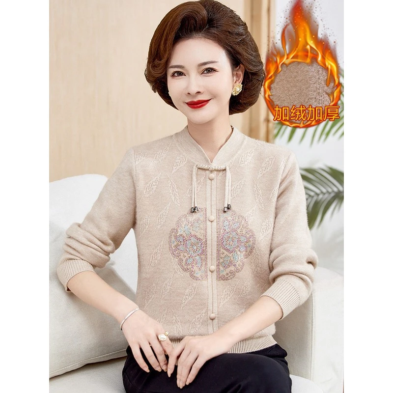 妈妈的冬季毛衣2025新款针织上衣中老年妇女秋冬天鹅绒加厚