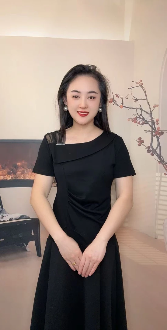 2025年不规则设计短袖