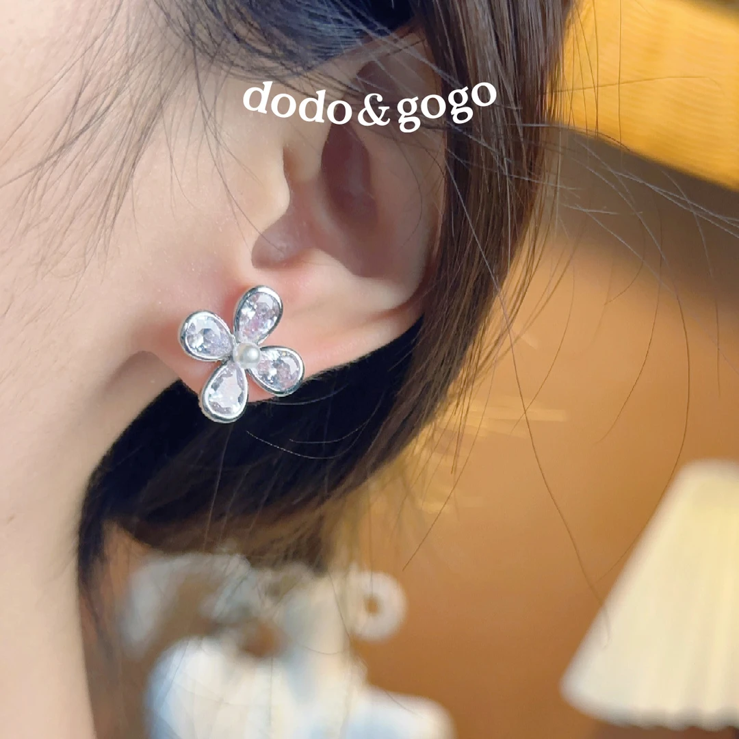 DODOGOGO 合金合成锆石耳饰 四叶花米珠千金风精致百搭时尚耳钉女