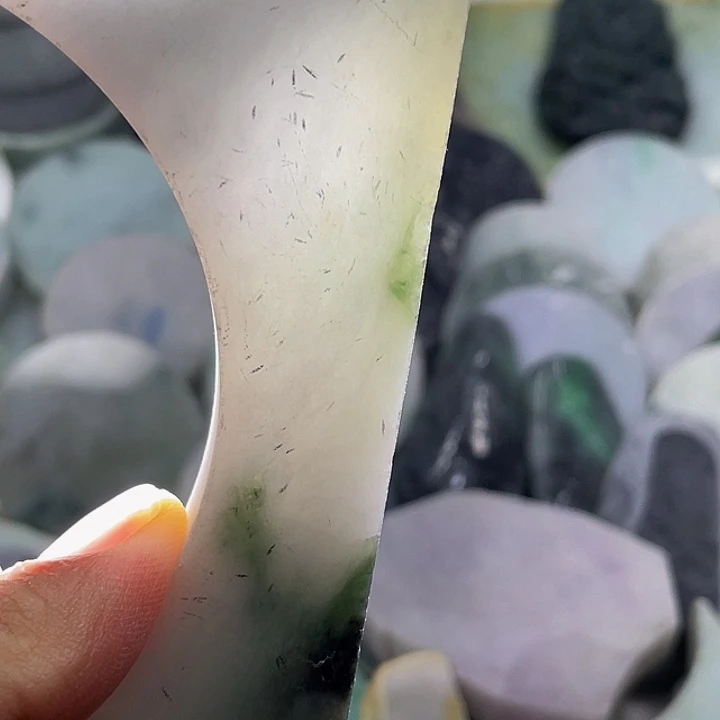 翡翠未镶嵌颈饰天然翡翠边角料