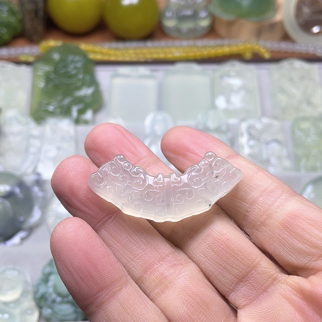 未镶嵌蛇纹石玉珠宝奇石