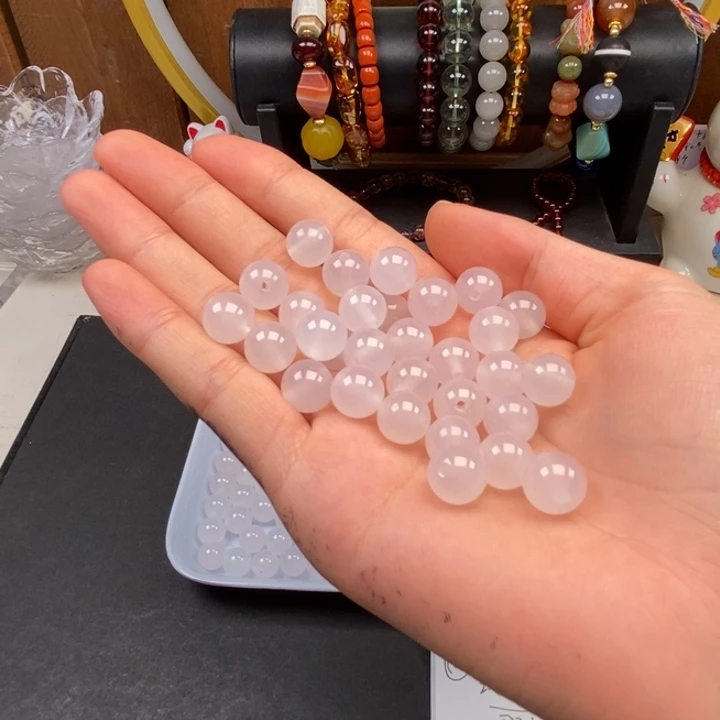 未镶嵌白玛瑙卡10的100个玛瑙/玉髓