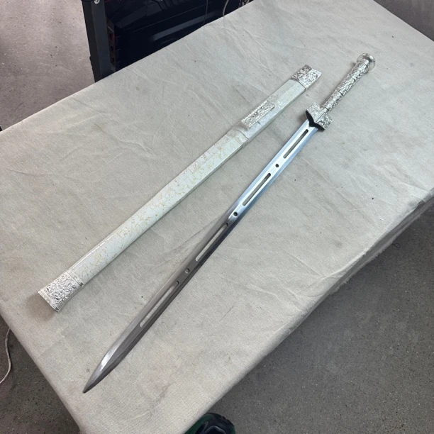 龙泉昊天 冰魄剑 高猛钢镂空 。拉丝鞘 未开刃