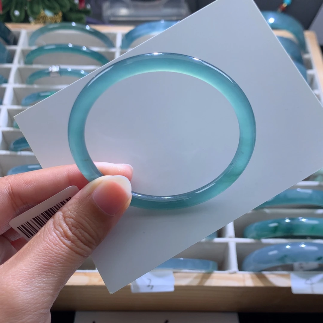 翡翠未镶嵌手镯湖水绿圆