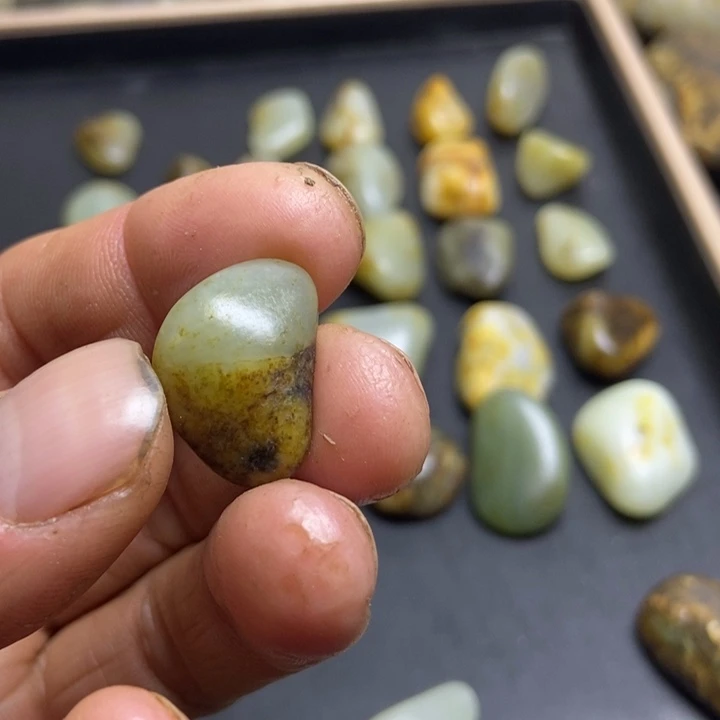 M***Q和田玉（糖玉）未镶嵌珠宝奇石