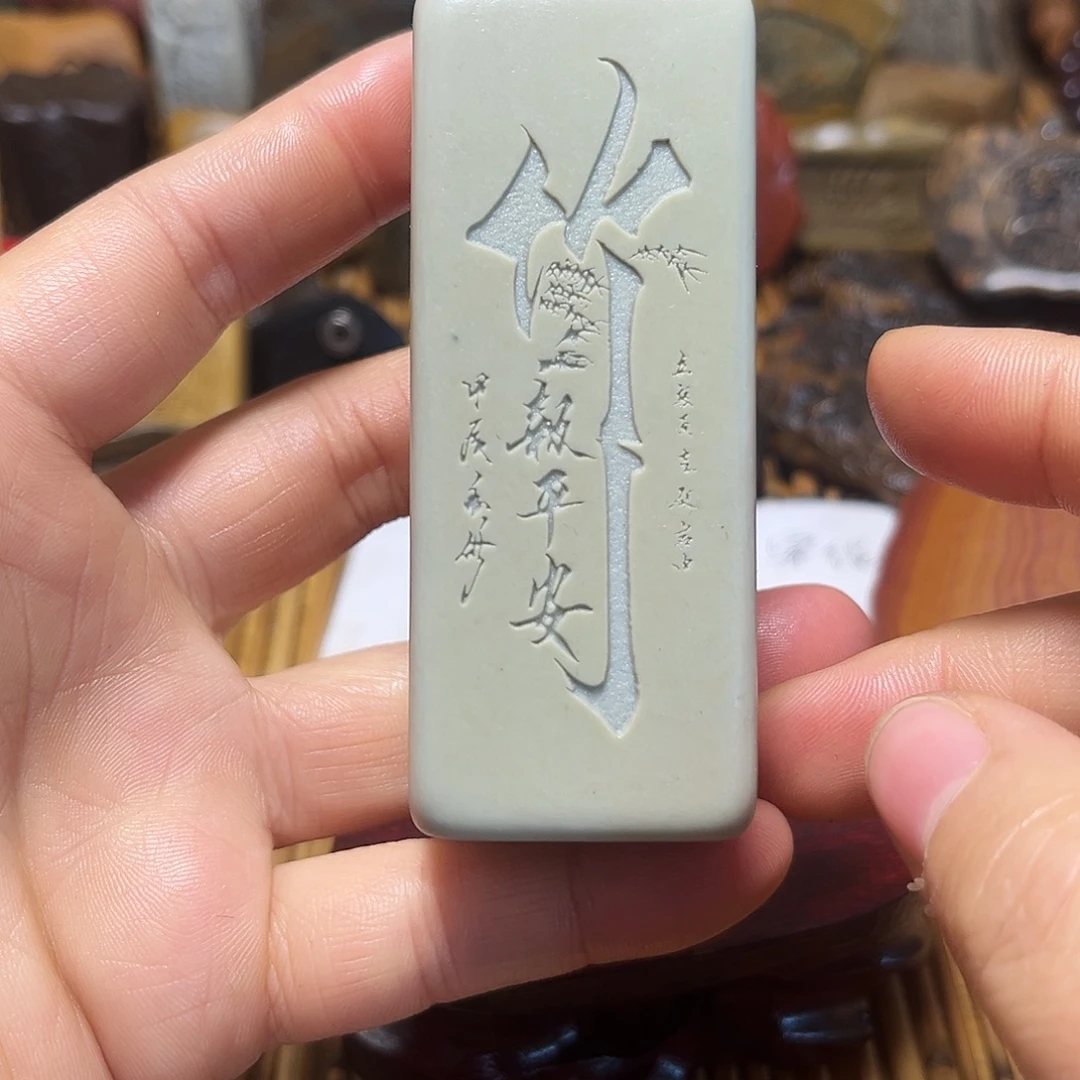 新疆原石雕刻手把件