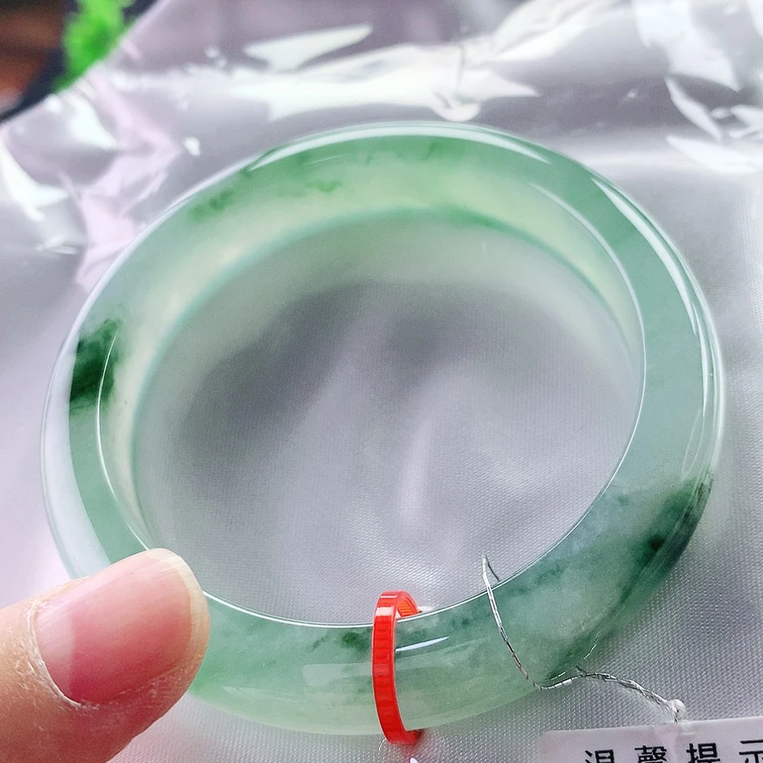 翡翠手镯未镶嵌56圈