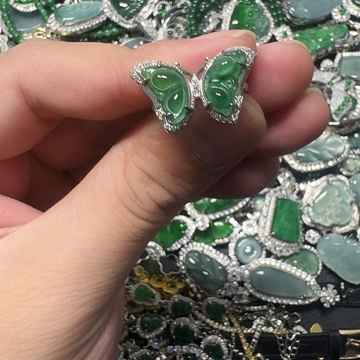 翡翠未镶嵌颈饰天然A货翡翠放漏