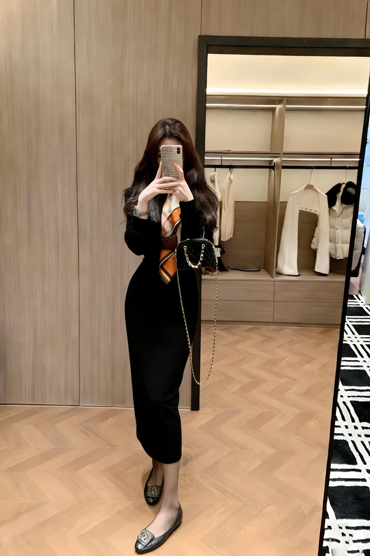 法式小香风赫本风黑色连衣裙2026秋冬新款设计感收腰显瘦裙子
