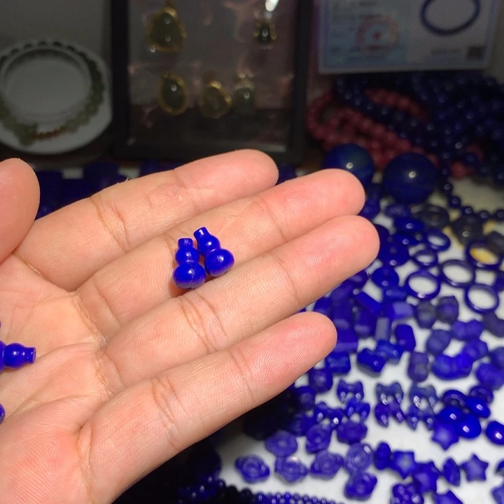 青金石未镶嵌一对葫芦