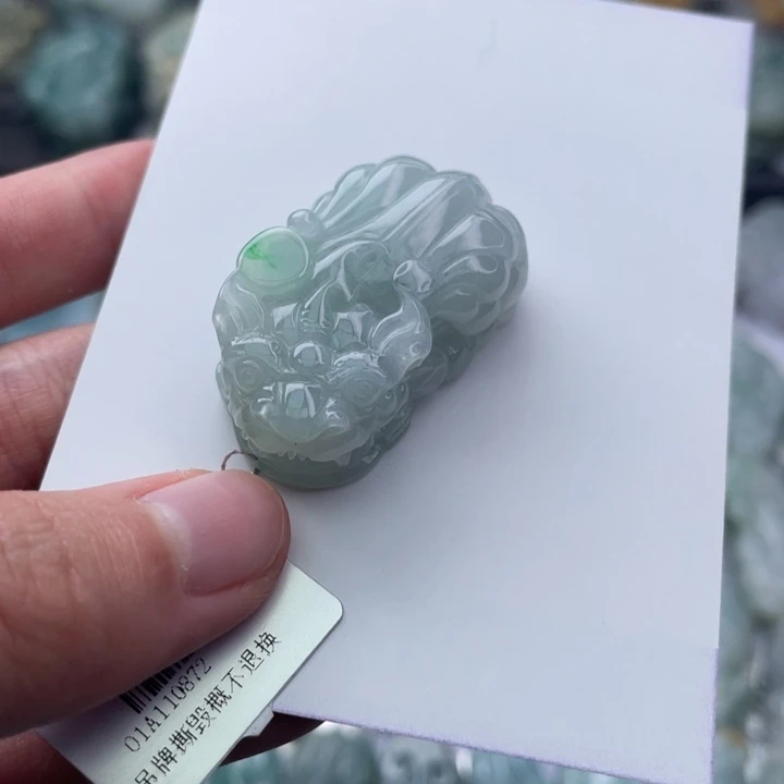 翡翠颈饰未镶嵌貔貅