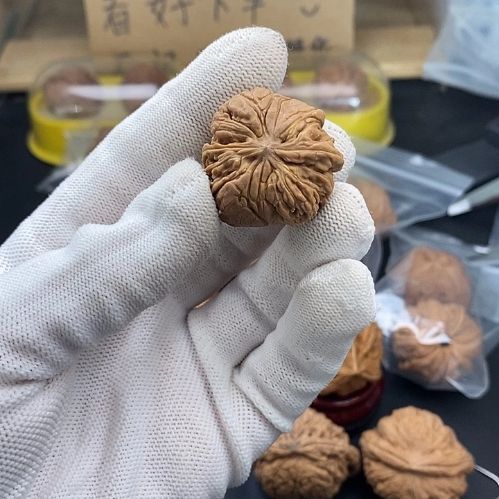 W***J吊坠文玩核桃黄不退不换