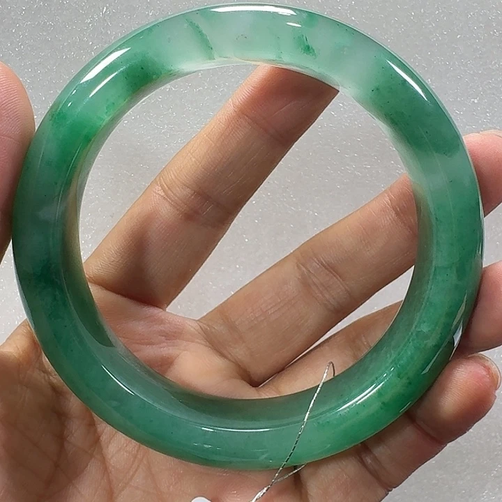 石英质玉（非洲翠）手镯未镶嵌