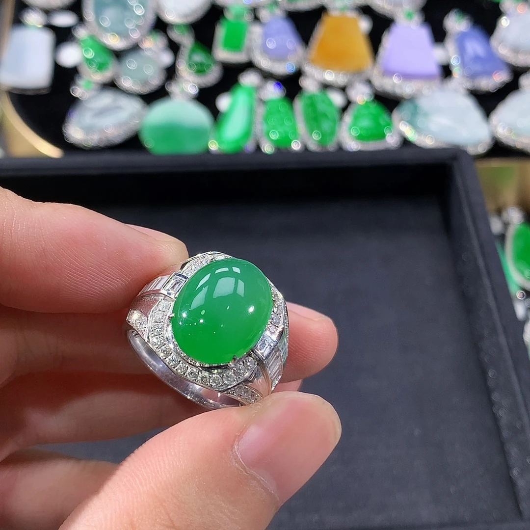 翡翠18K金镶嵌戒指