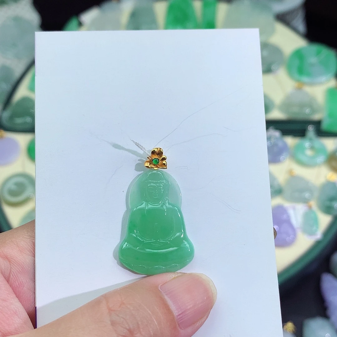 翡翠18K金镶嵌颈饰观音