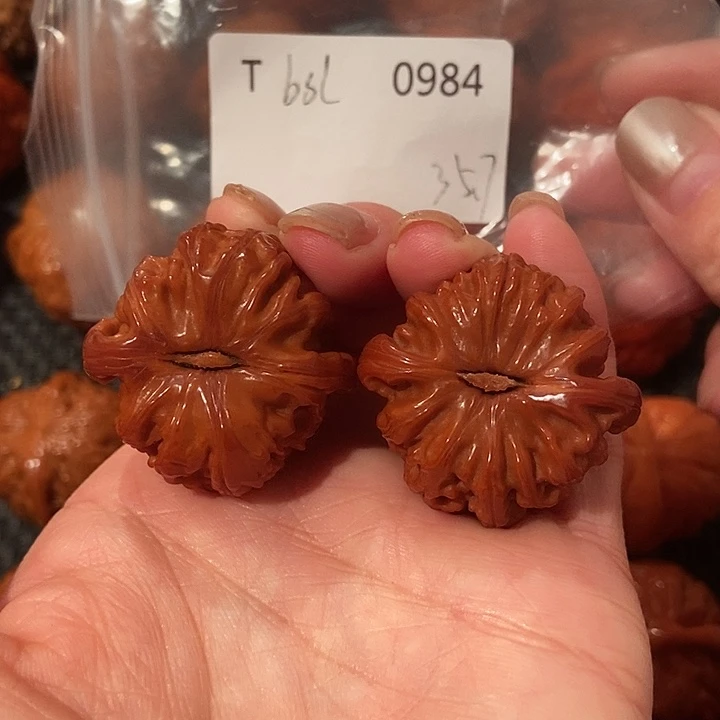 文玩核桃吊坠白狮子35