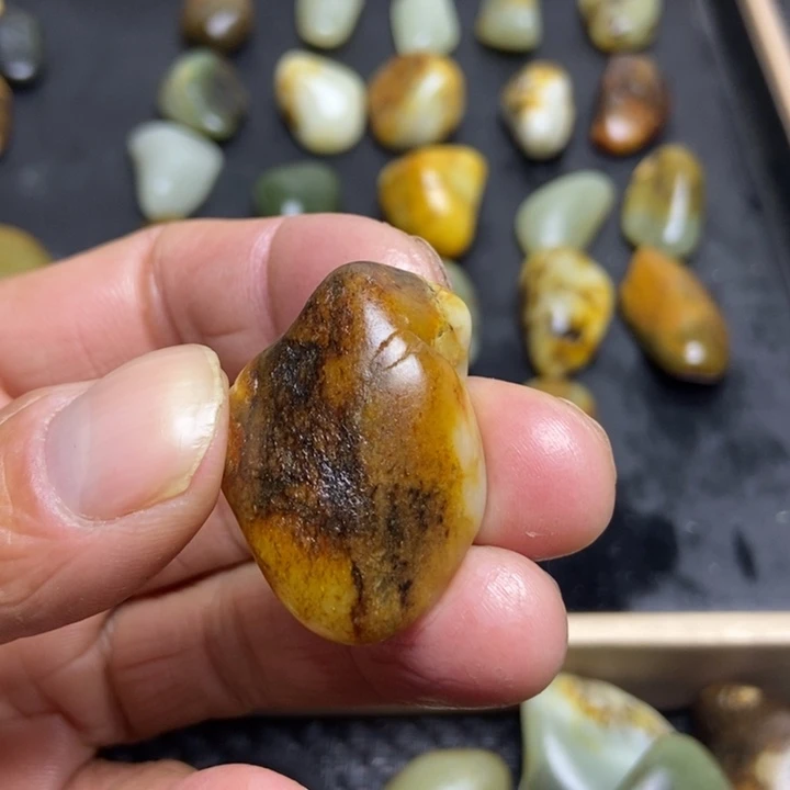 城***事和田玉（糖玉）未镶嵌珠宝奇石