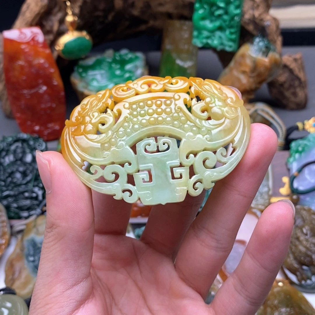 翡翠未镶嵌颈饰一