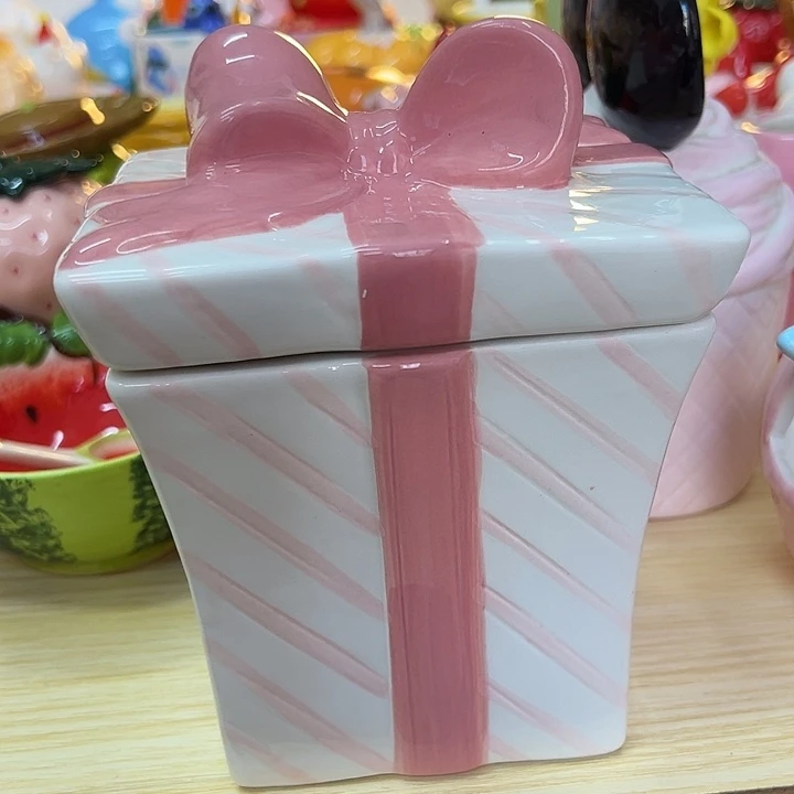 摆件陶瓷等行业的产品出口到世界各地的各个角落和地区