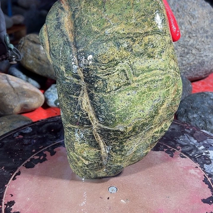 鸿***验蛇纹石玉足银镶嵌藏玉药王石精美摆件