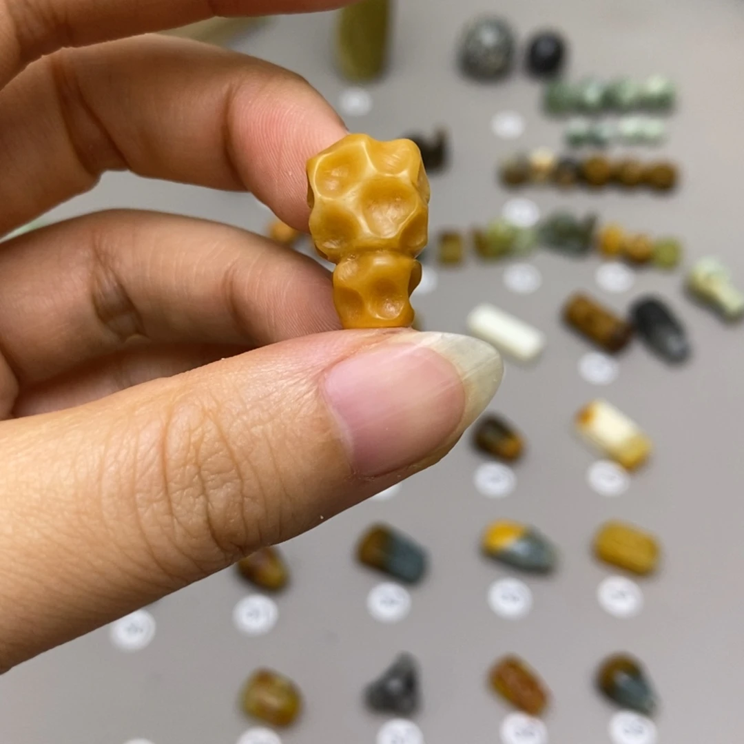 三***斌未镶嵌蛇纹石玉配饰