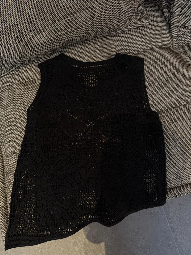 无袖镂空钩花背心    J25DX412