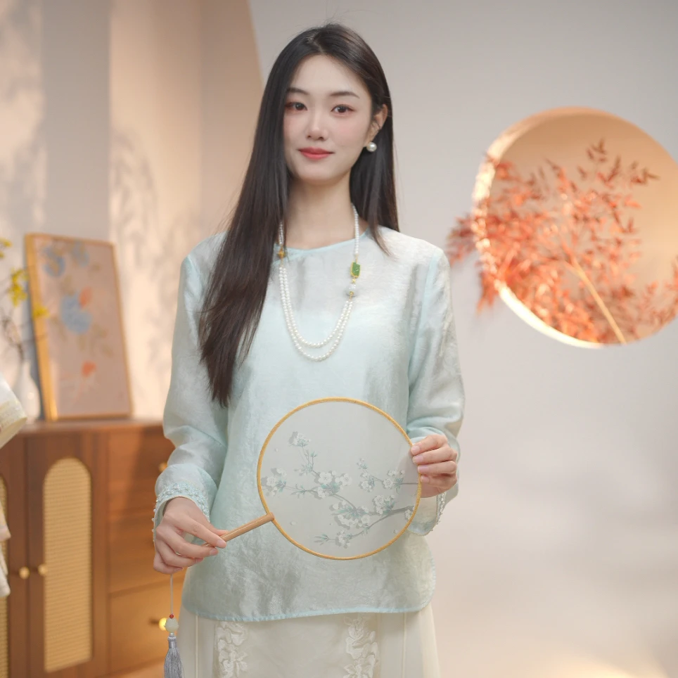 《ELFBOX》《水波凝》2025新款百搭显瘦圆领提花中式衬衣4364