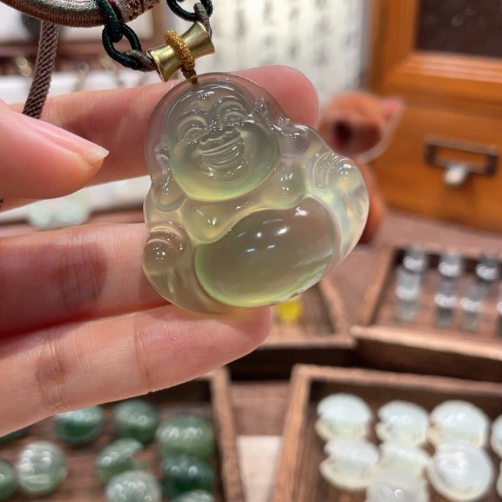 蛇纹石玉未镶嵌颈饰