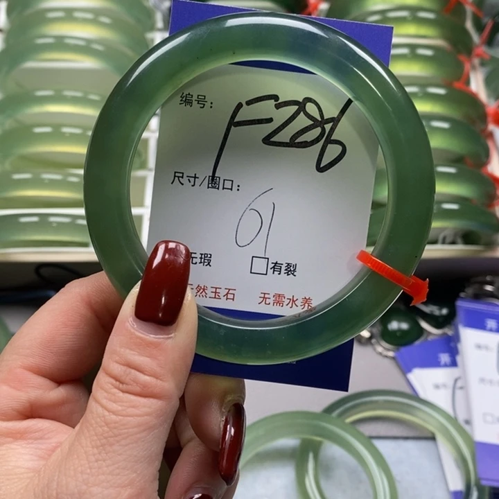 蛇纹石玉手镯未镶嵌前****道