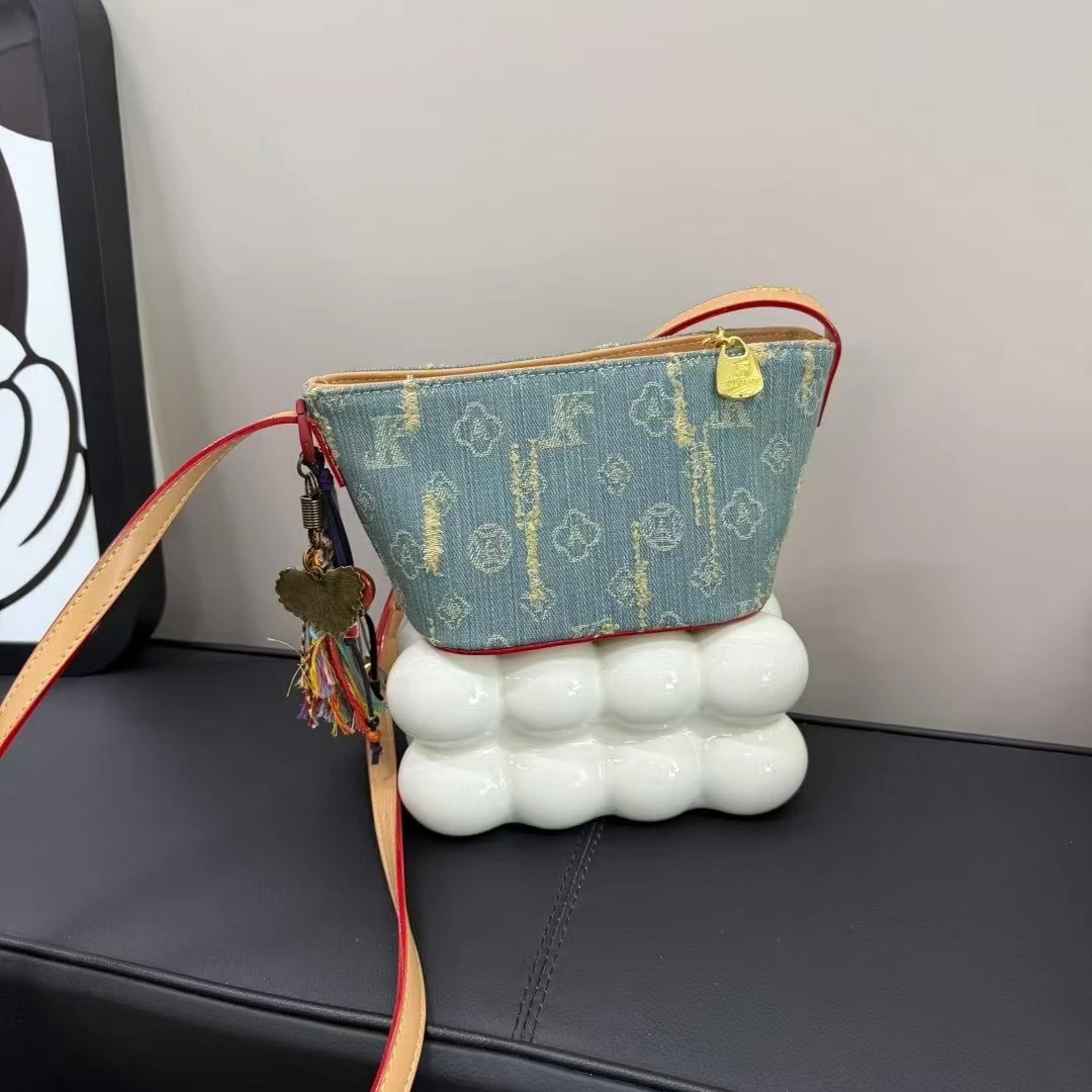 女士新款牛仔包包