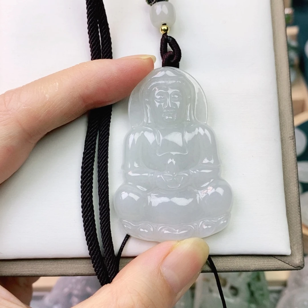 翡翠未镶嵌颈饰观音