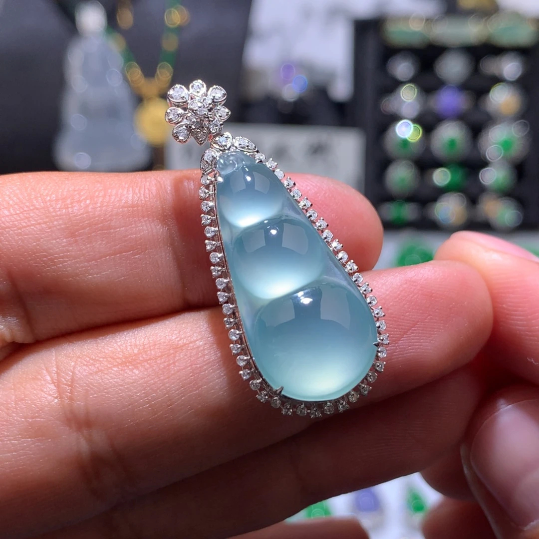 翡翠18K金镶嵌吊坠(赠链)