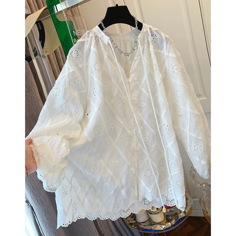 高级感法式度假风气质刺绣蕾丝白色V领衬衫宽松上衣女春夏新款