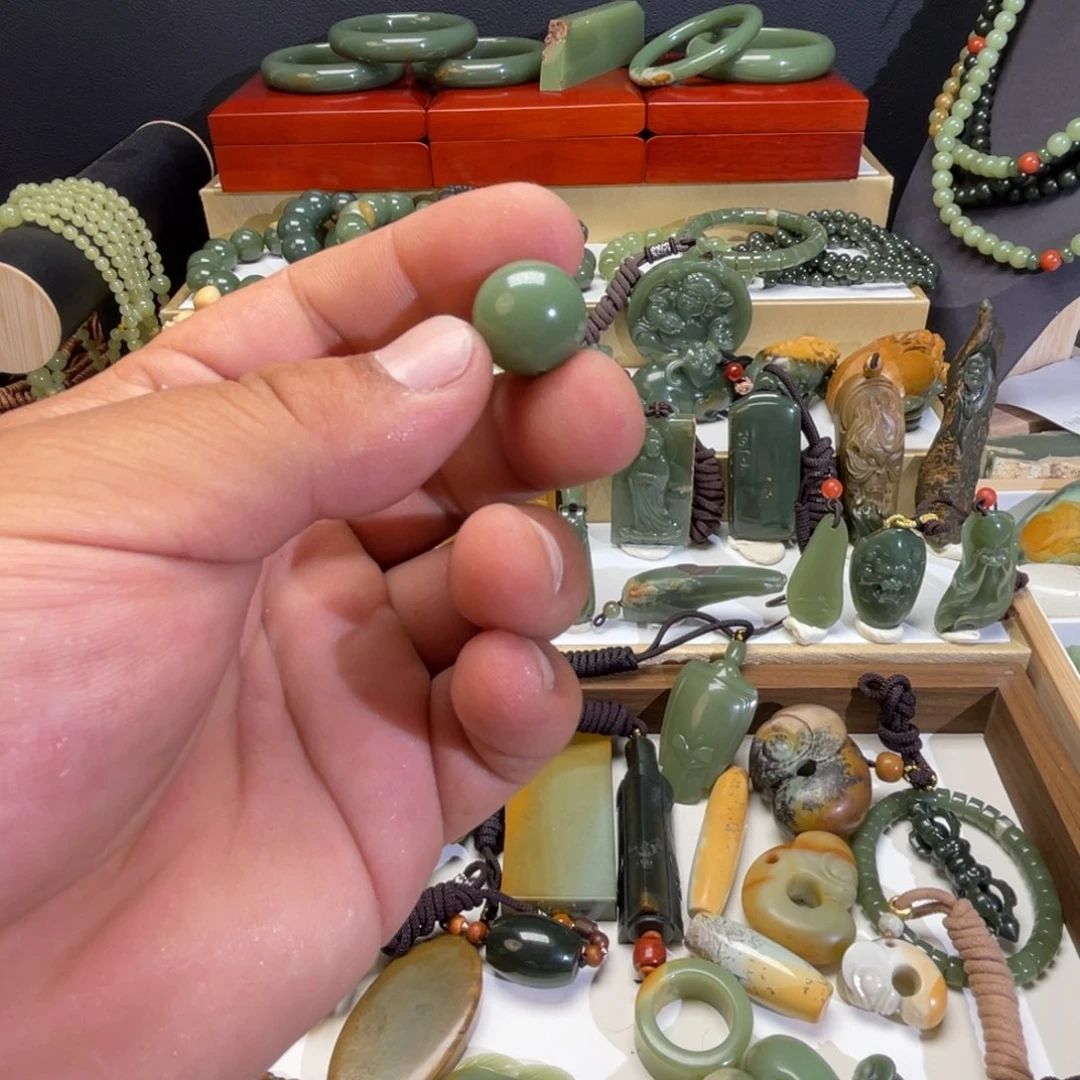 岫岩老玉（透闪石质玉）未镶嵌吊坠(不含链)滨****河