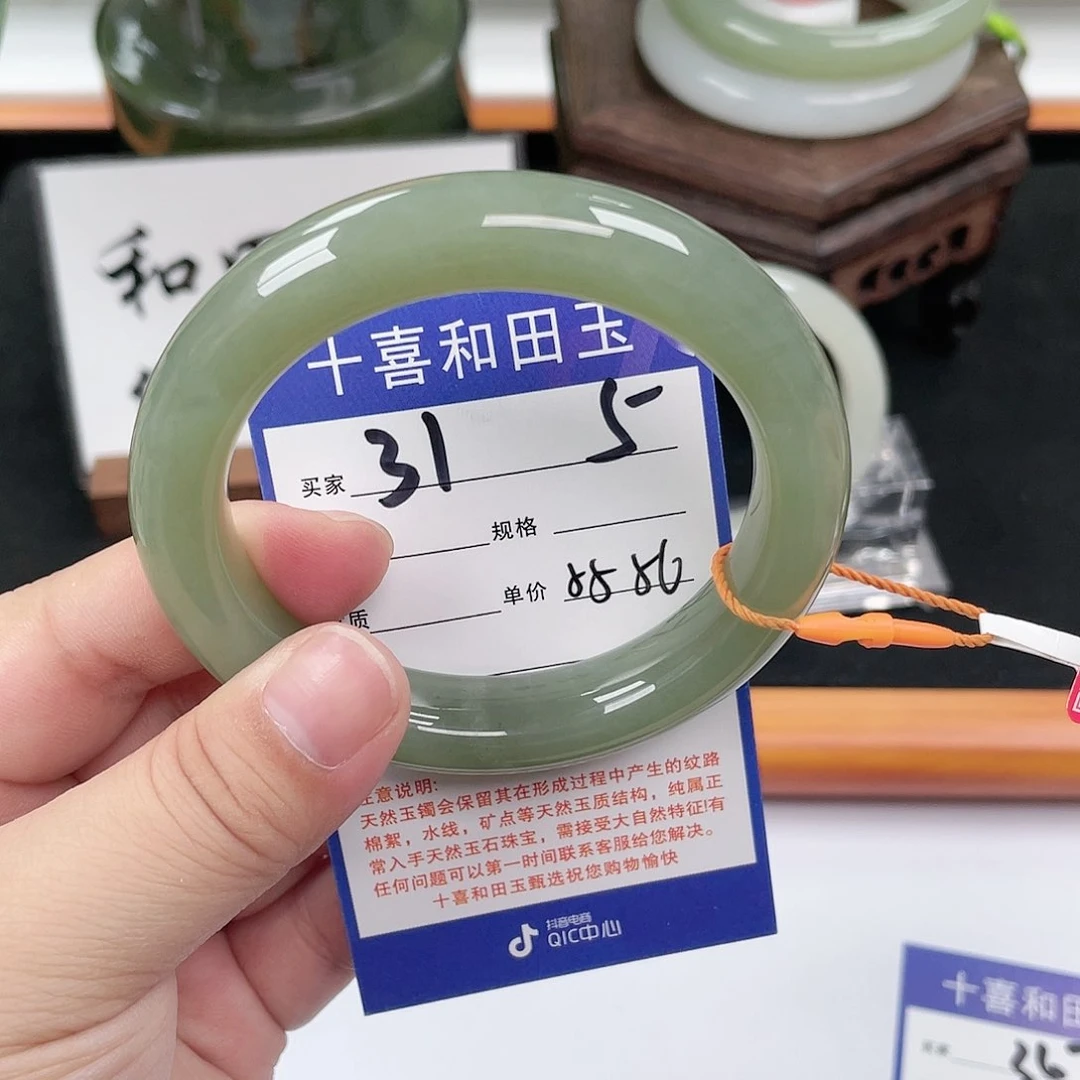 和田玉手镯未镶嵌
