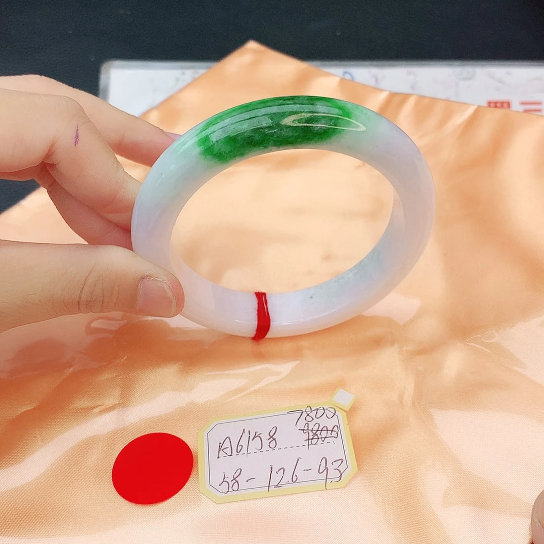翡翠手镯未镶嵌翡翠