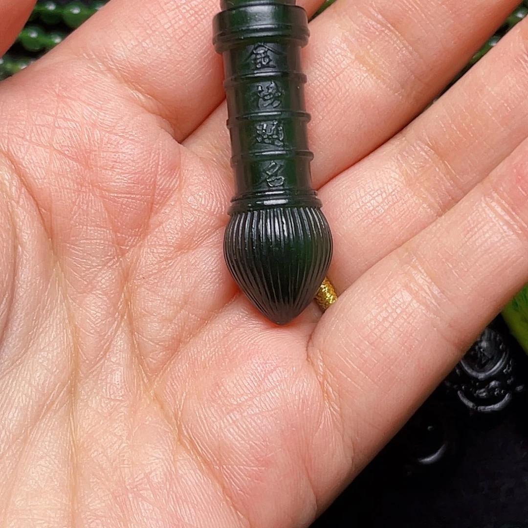 身***范蛇纹石玉未镶嵌颈饰