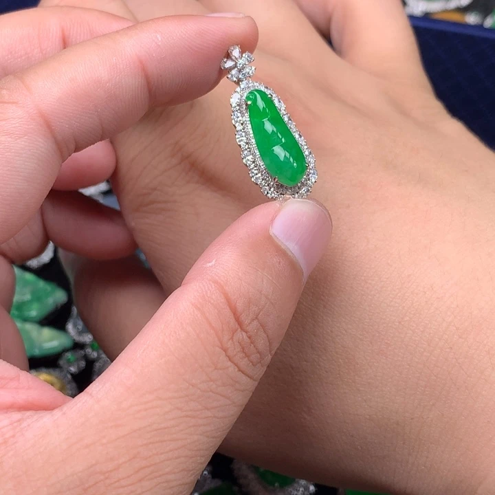 翡翠18K金镶嵌吊坠(不含链)48小时鉴赏期