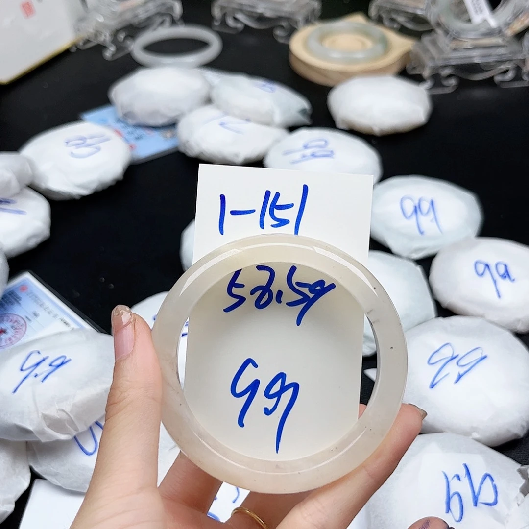 未镶嵌手镯石英质玉1.151