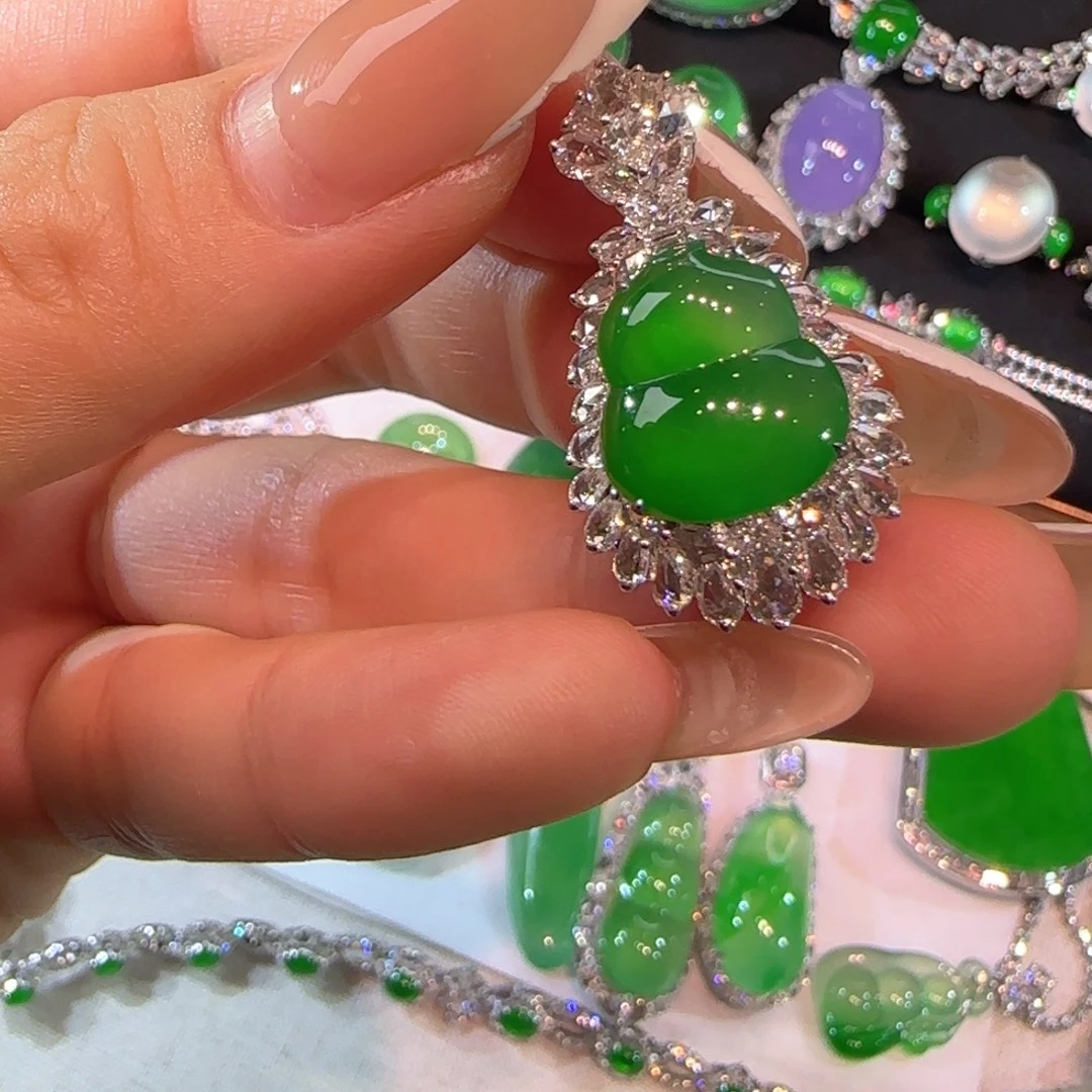 颈饰钻石18K金镶嵌