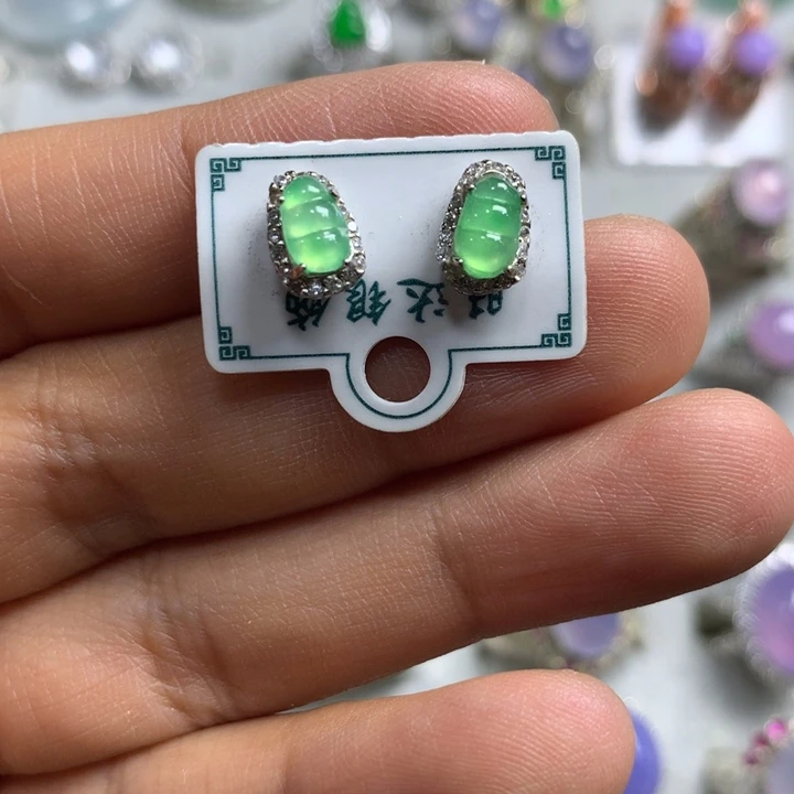 翡翠未镶嵌戒指银托镶嵌，可直接佩戴