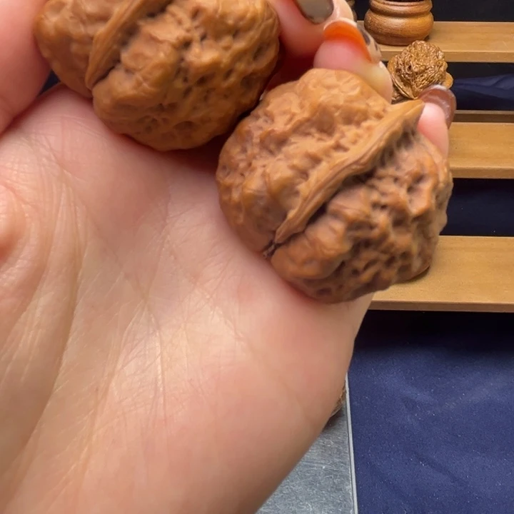 文玩核桃吊坠金佛陀