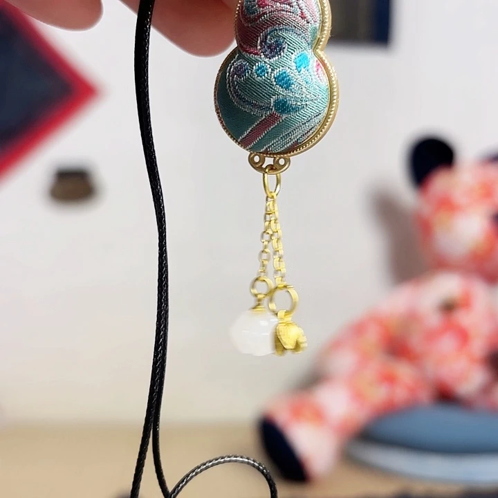 绿色葫芦宋锦挂件