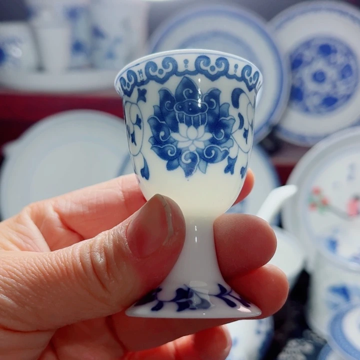 青花玲珑缠枝莲高脚杯