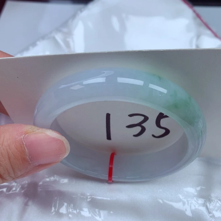 翡翠手镯未镶嵌翡翠