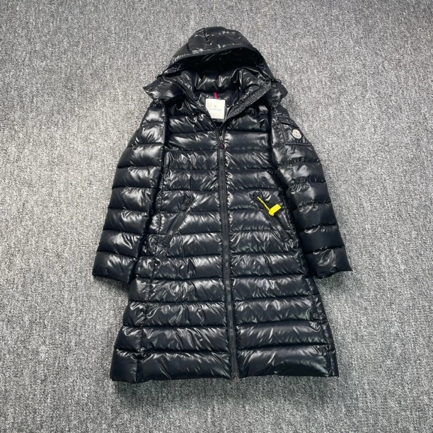 99新 MONCLER 7681/黑色连帽logo贴饰羽绒服外套/0码/98新